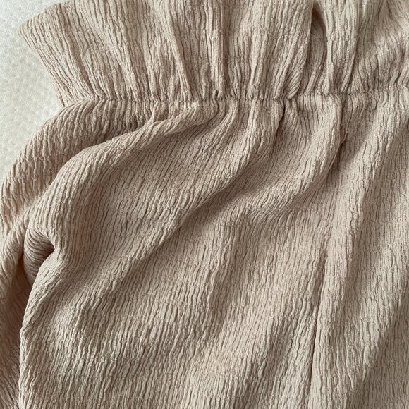 H&M Relaxed Fit Tan Textured Paperbag Shorts Size Medium EUC - Picture 3 of 3